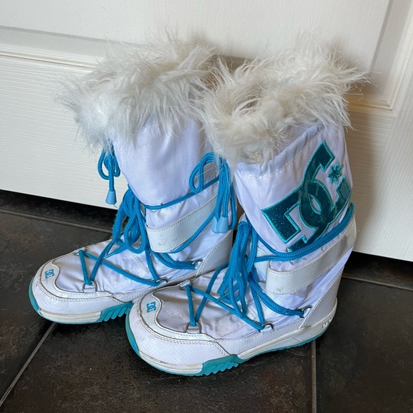 DC Other - DC Kids Winter Snow Boots | Size L (5.5–6)